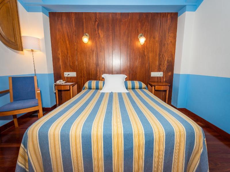 Hotel Castillo De Gauzón image