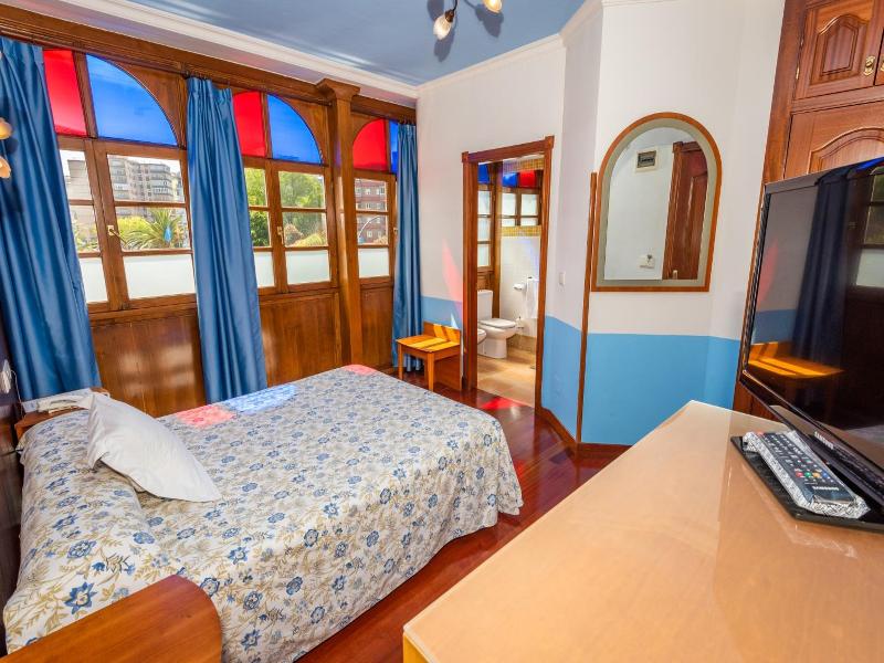 Hotel Castillo De Gauzón image