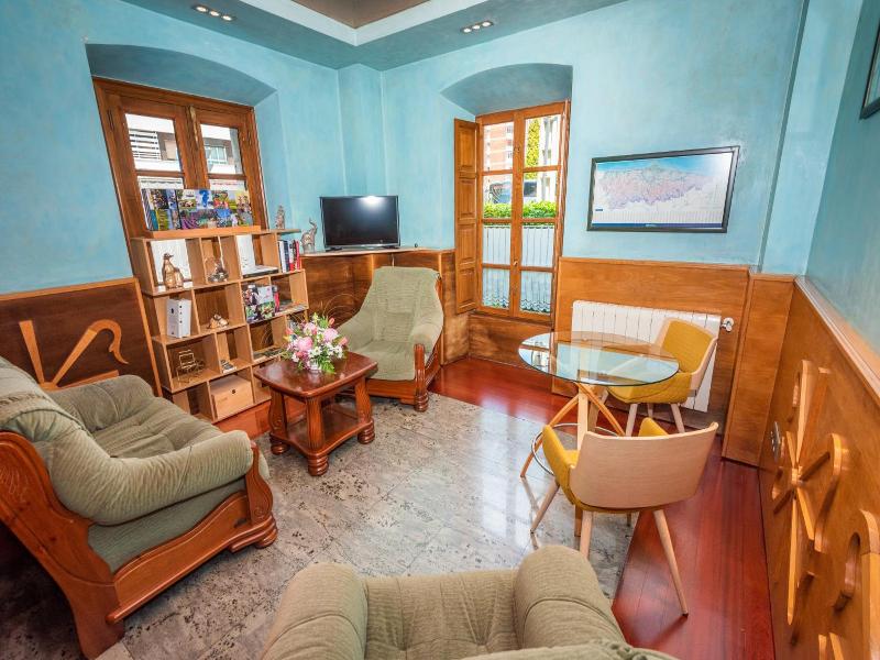 Hotel Castillo De Gauzón image