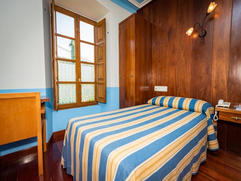Hotel Castillo De Gauzón image