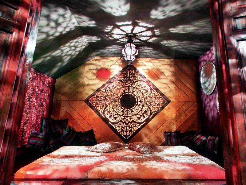 Bijou Hotel / Love And Romance image