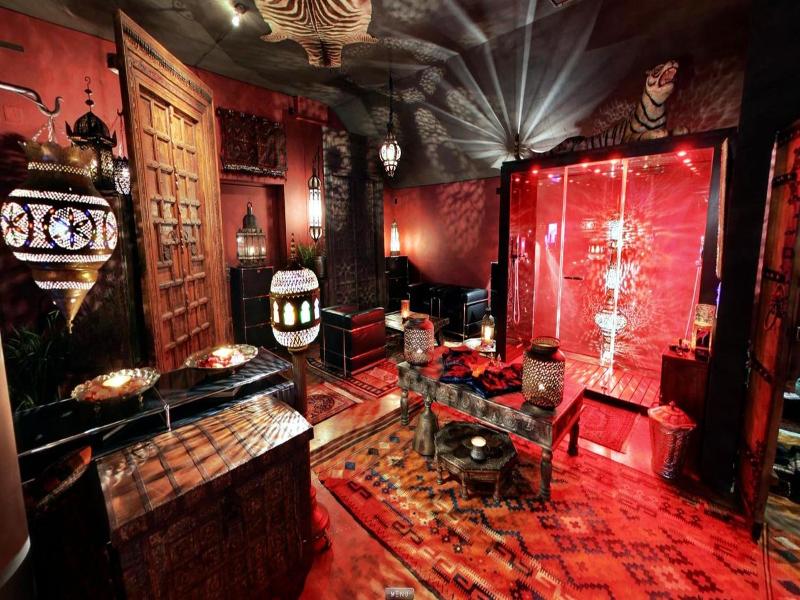 Bijou Hotel / Love And Romance image