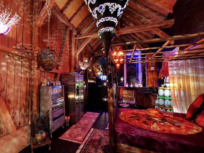 Bijou Hotel / Love And Romance image