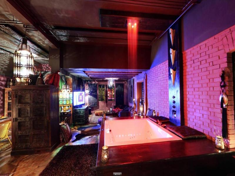 Bijou Hotel / Love And Romance image