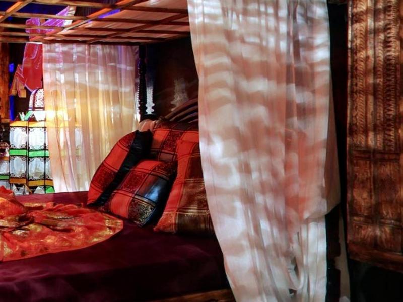 Bijou Hotel / Love And Romance image