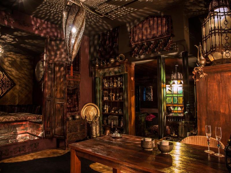 Bijou Hotel / Love And Romance image