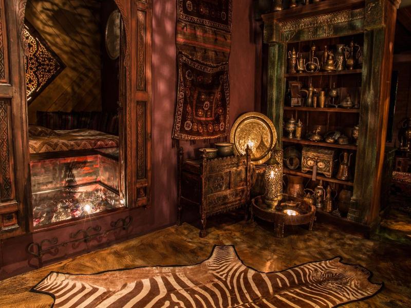 Bijou Hotel / Love And Romance image