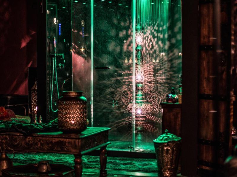 Bijou Hotel / Love And Romance image