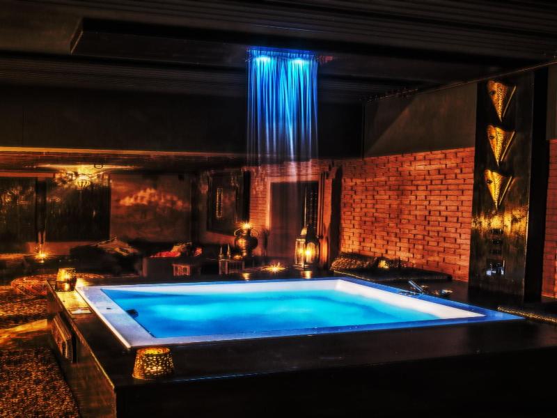 Bijou Hotel / Love And Romance image