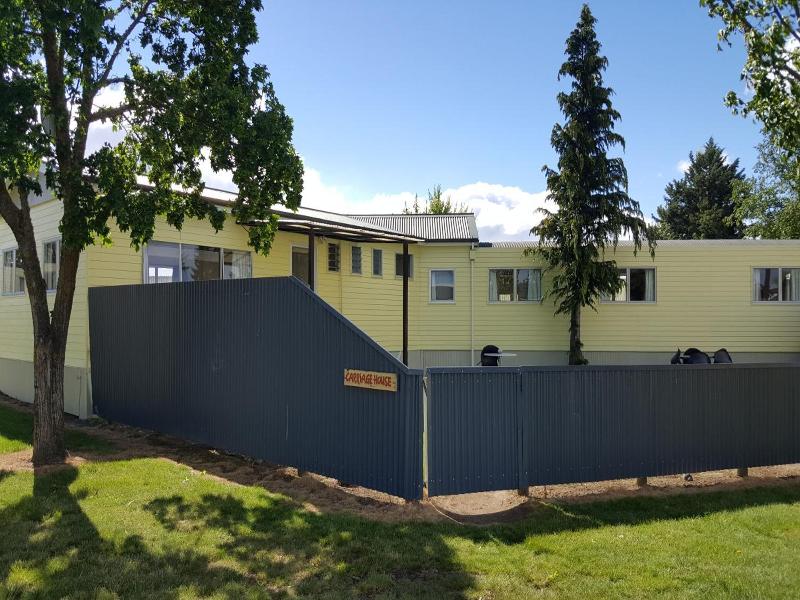 "high Country Lodge, Motels & Backpackers"