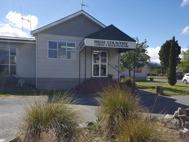 "high Country Lodge, Motels & Backpackers"