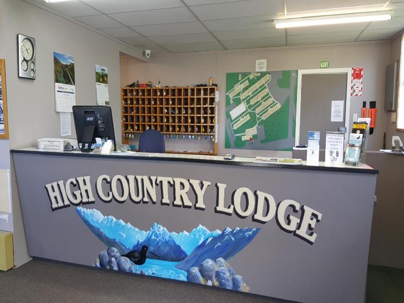 "high Country Lodge, Motels & Backpackers"