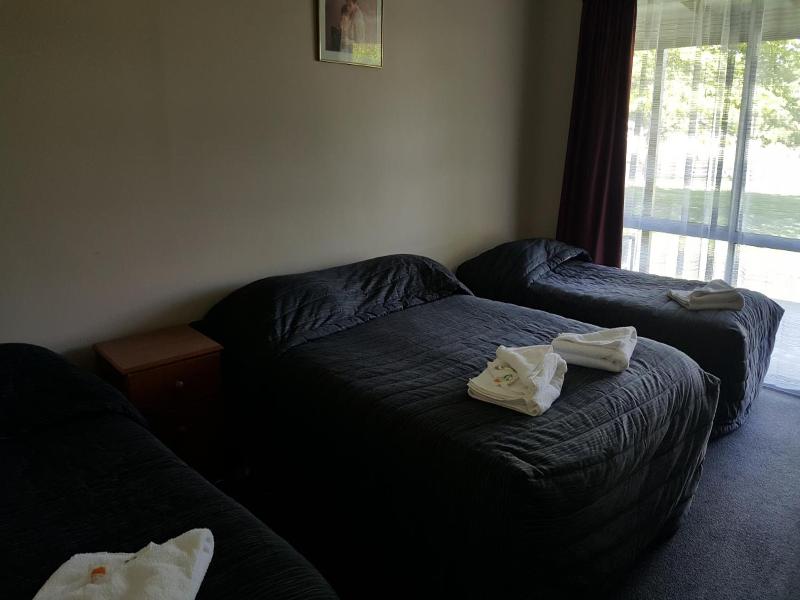 "high Country Lodge, Motels & Backpackers"
