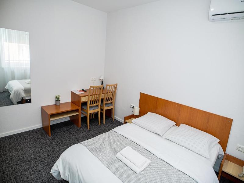Hotel Tomas image