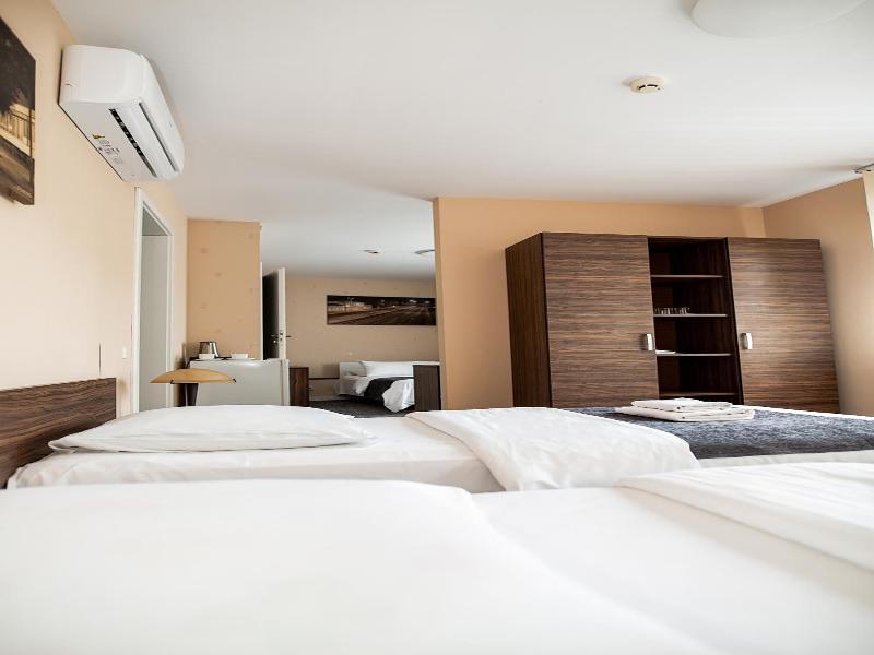 Hotel Tomas image