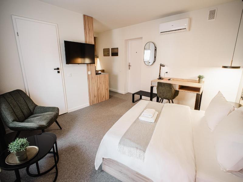 Hotel Tomas image