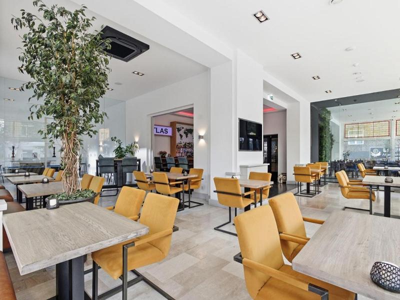 Atlas Hotel image