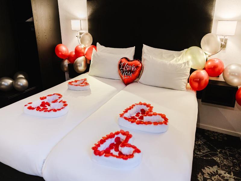 Atlas Hotel image