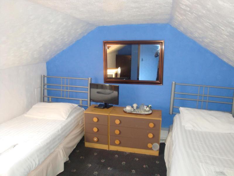 Spencer Court image