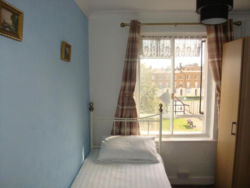 Spencer Court image