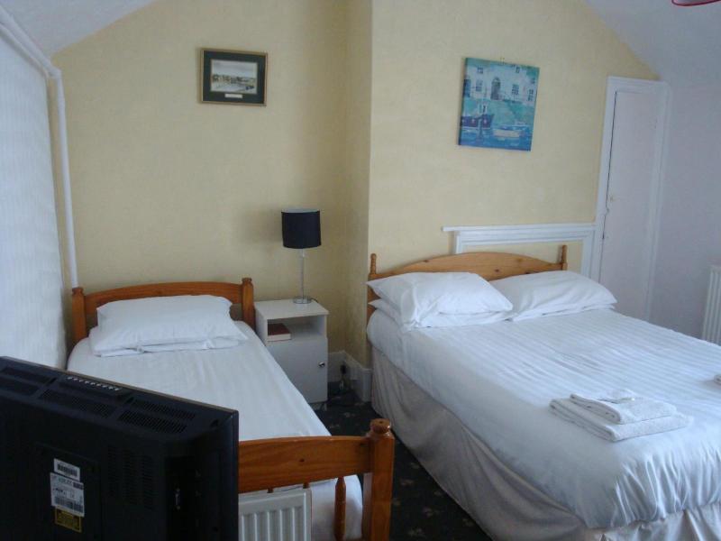 Spencer Court image