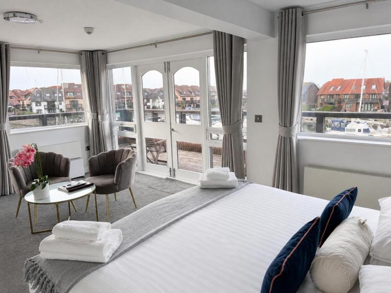 Boathouse Hotel image