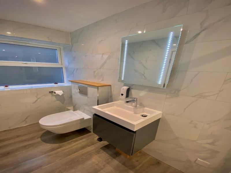 Holtwhites Hotel image