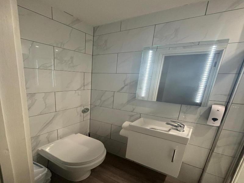 Holtwhites Hotel image