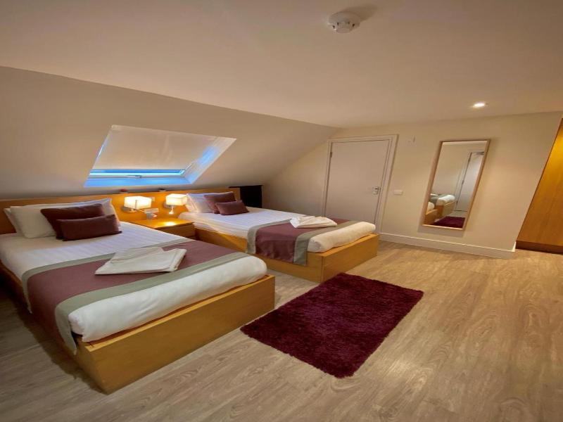 Holtwhites Hotel image