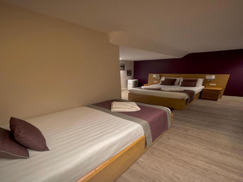 Holtwhites Hotel image