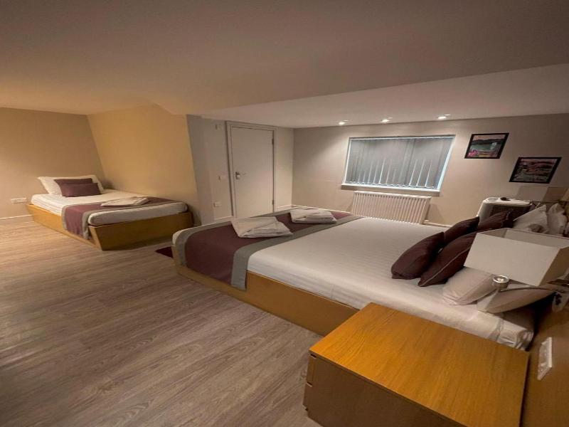 Holtwhites Hotel image
