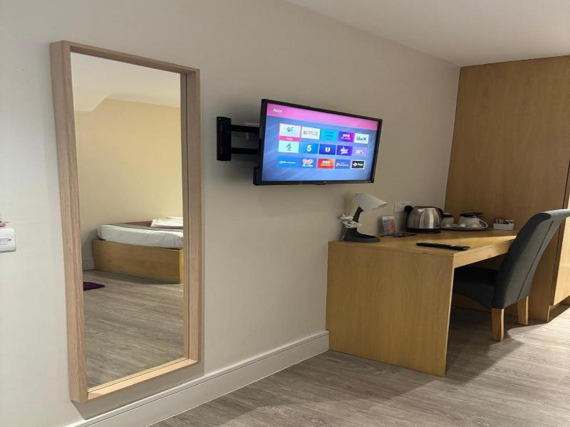 Holtwhites Hotel image