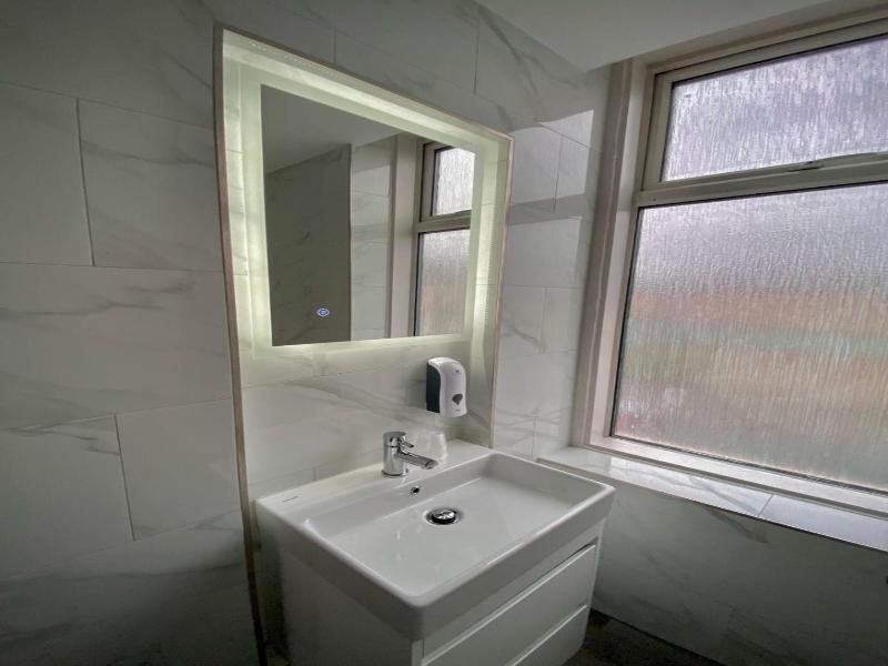 Holtwhites Hotel image