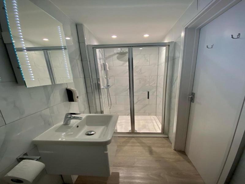 Holtwhites Hotel image