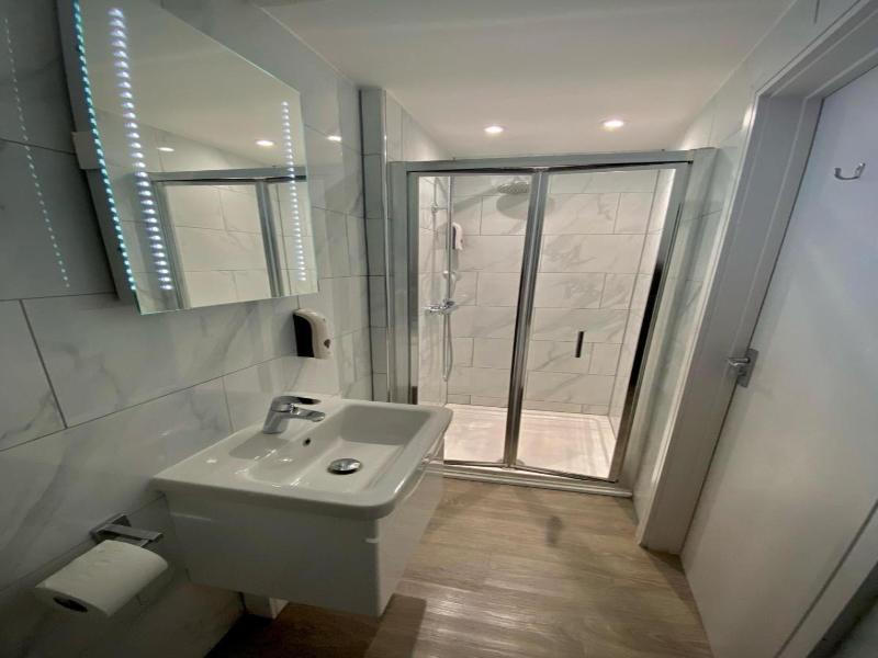 Holtwhites Hotel image