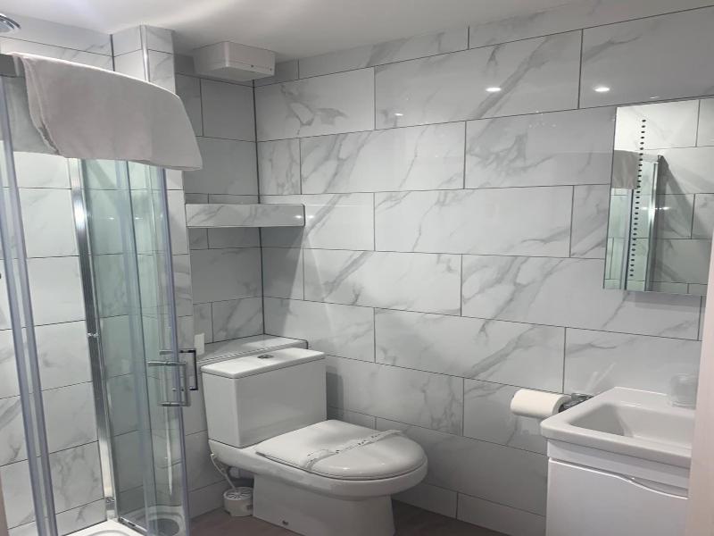 Holtwhites Hotel image