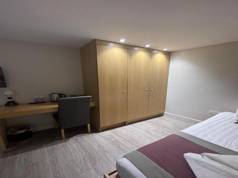 Holtwhites Hotel image