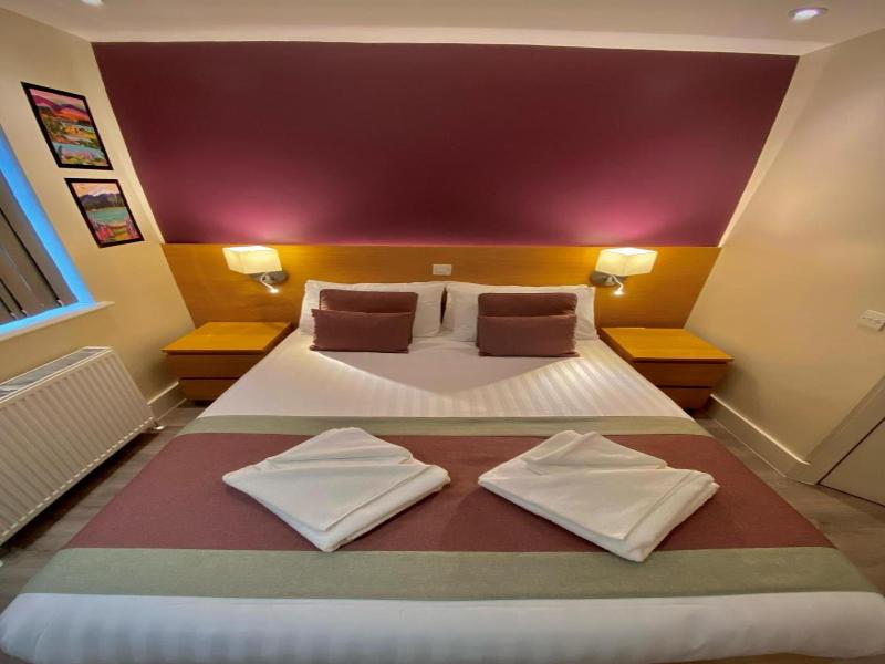 Holtwhites Hotel image
