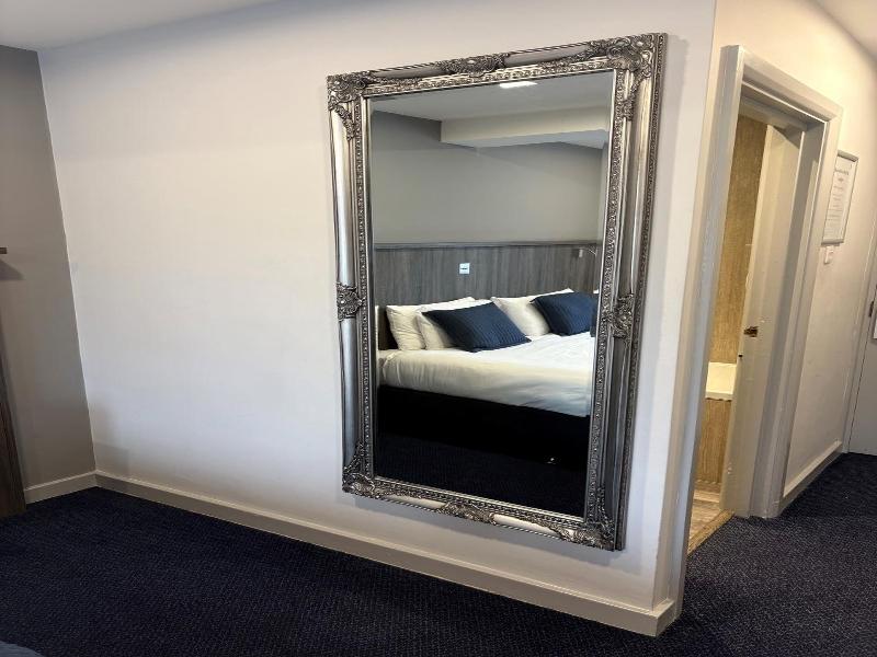 Sandown Park Lodge image