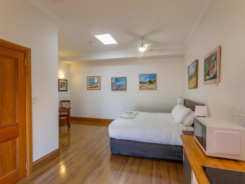 Birdwood Motel image