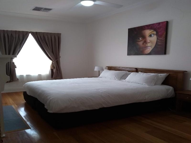 Birdwood Motel image