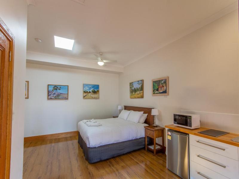 Birdwood Motel image