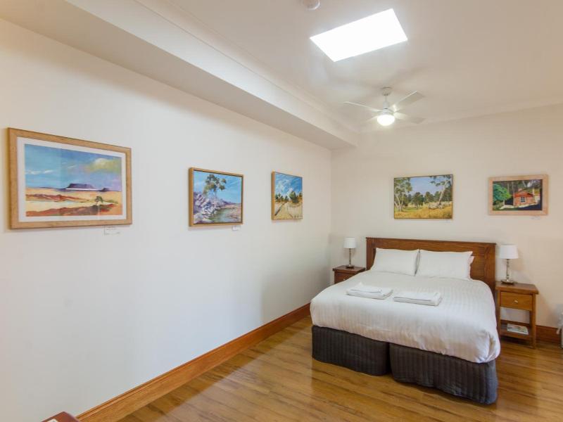 Birdwood Motel image