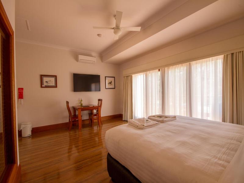Birdwood Motel image