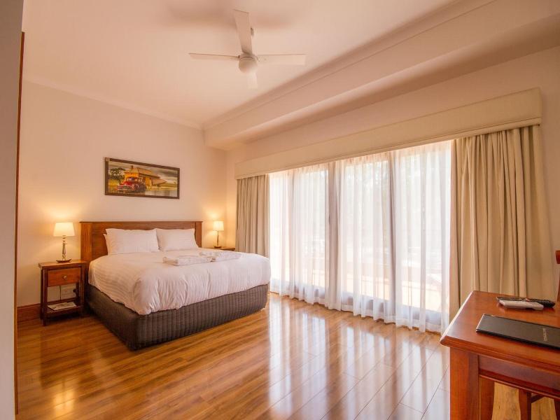 Birdwood Motel image