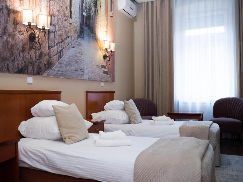 Hotel Wenecki image