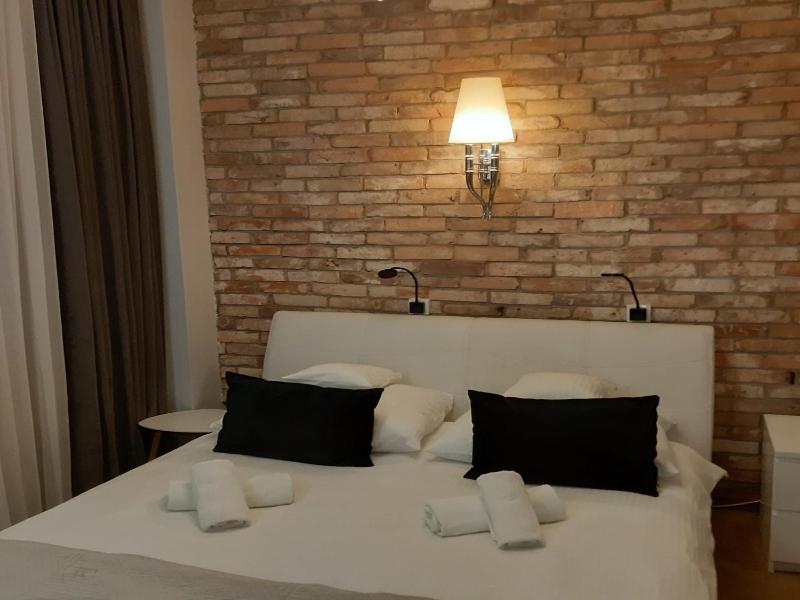 Hotel Wenecki image