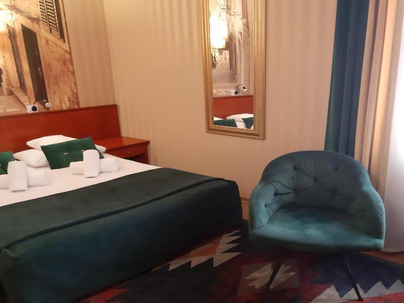 Hotel Wenecki image