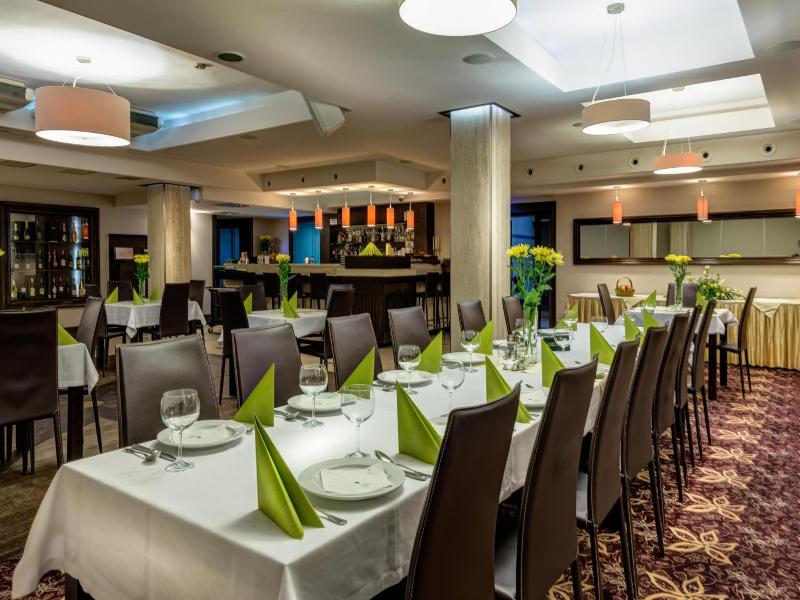 Hotel-restauracja Platan image