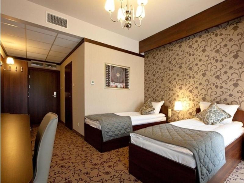 Hotel-restauracja Platan image